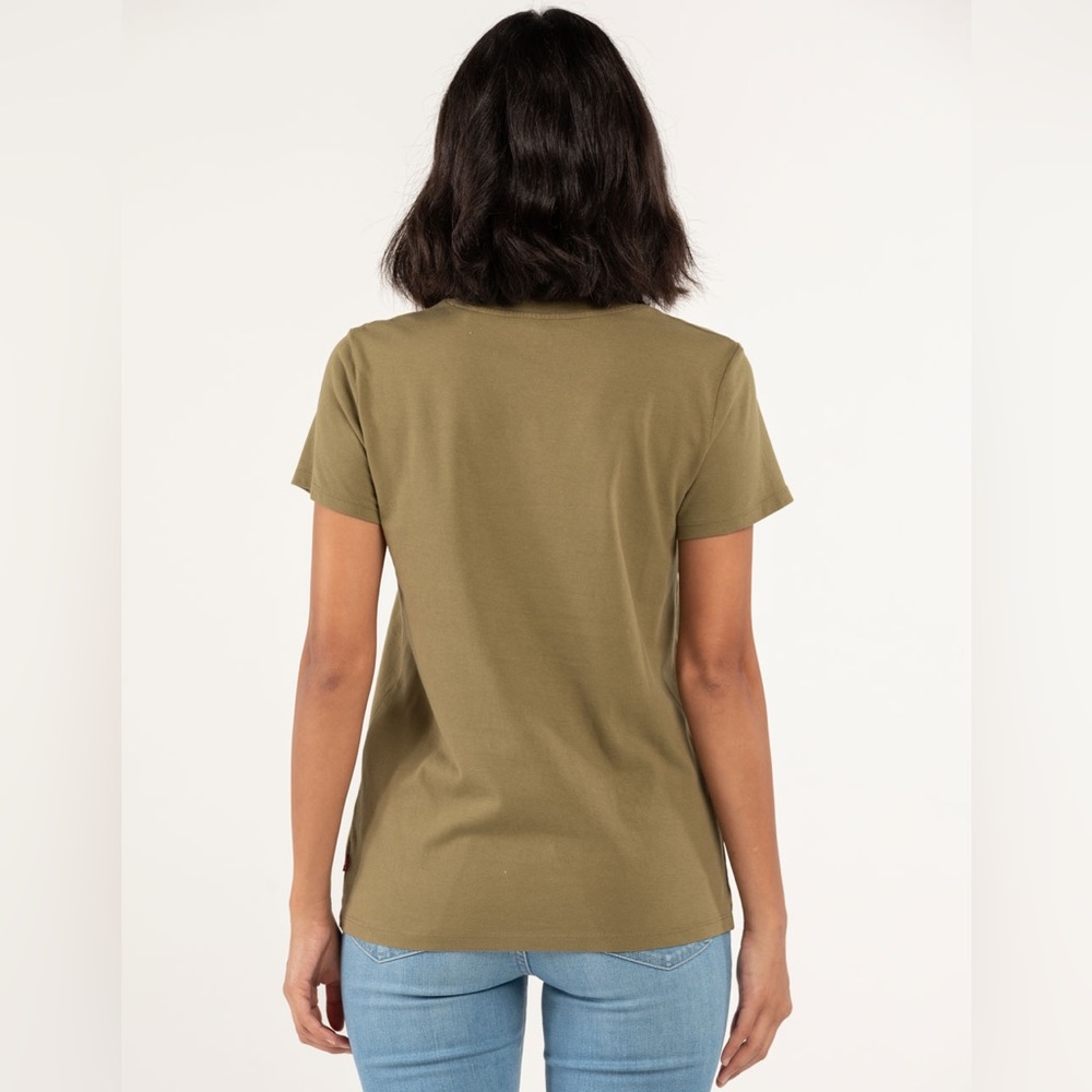 Levi’s Tee - Picture 2 of 5